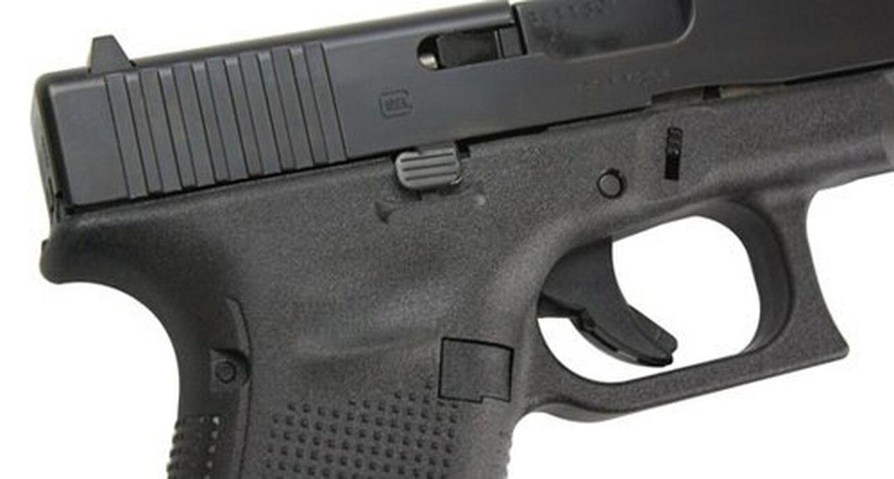 Smith & Wesson M&P M2.0 Compact, 9mm, 4", 15rd, Crimson Trace Rail Master, Black Smith & Wesson M&P M2.0 Compact, 9mm, 4", 15rd, Crimson Trace Rail Master, Black - Image 3